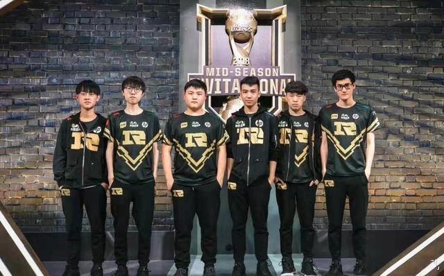 uzi回归首发阵容(各大解说纷纷送祝福)(8)