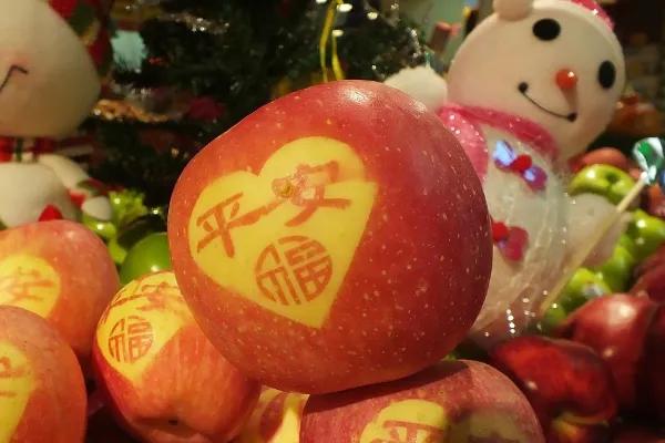 平安夜吃苹果的由来（你知道平安夜的起源吗）