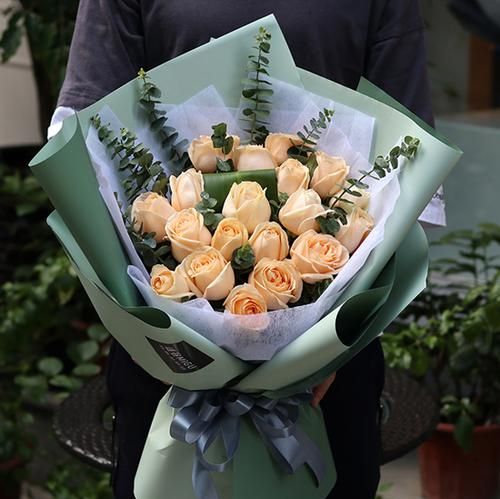 香槟玫瑰花的花语是什么意思