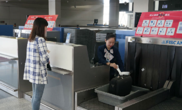 一个人可以托运两个行李箱,坐飞机能不能托运汽车图1