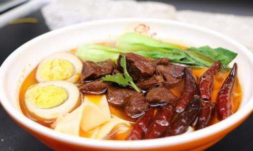 安徽牛肉板面的由来,现在大街小巷的牛肉板面是来自安徽的吗图7