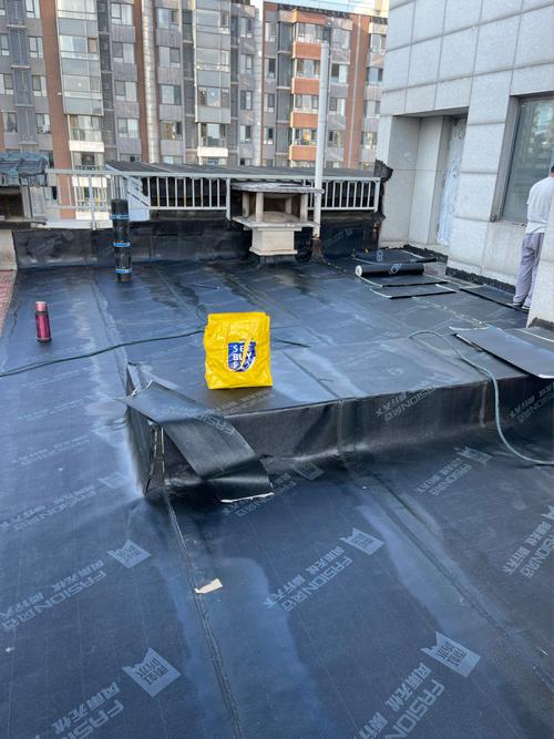 楼顶防水的正确做法步骤(楼顶防水和施工流程以及标准是怎么样的呢)