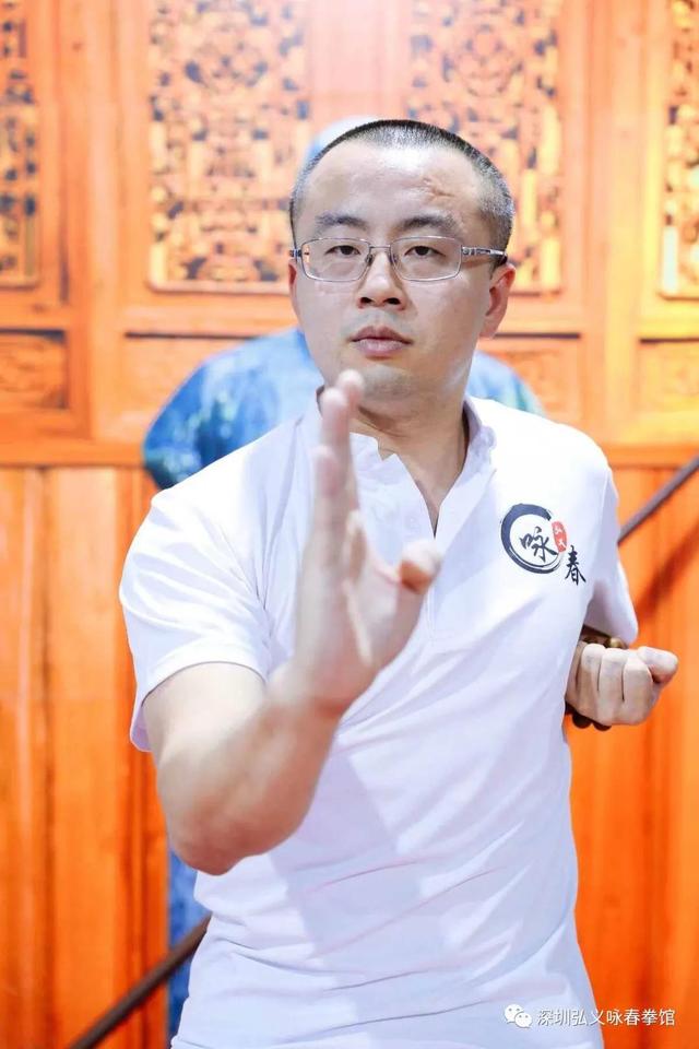 咏春拳技击自学全套(咏春小念头套路蕴藏的秘密)(1)