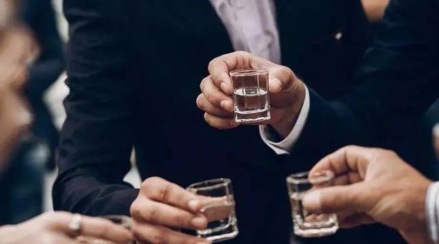 商务宴请什么标准最好(商务宴请的10大潜规则)(1)