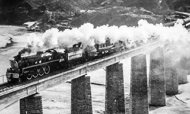 我国的第一条铁路是哪一年开始修建的