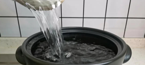 新买的砂锅如何使用,新买砂锅第一次怎么用图3