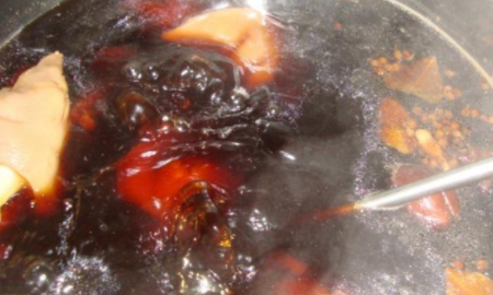 卤汤越来越黑如何变红,卤汤暗红色怎么调色图1