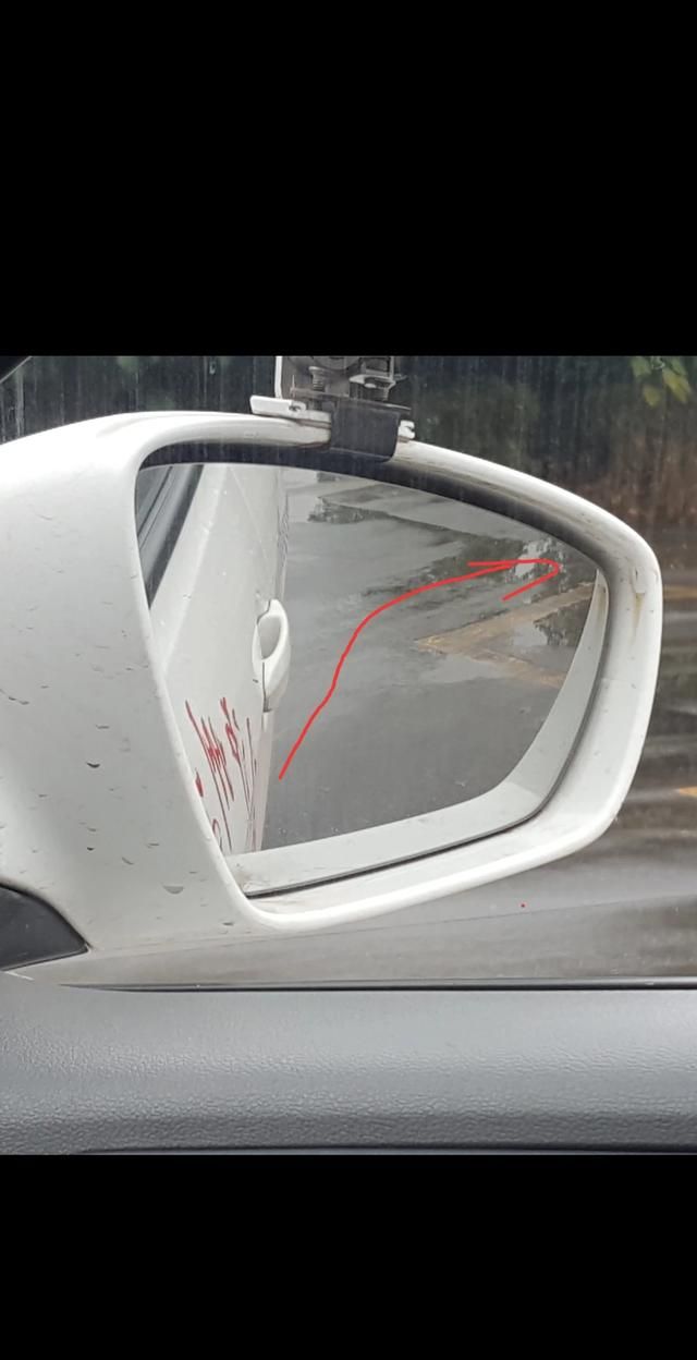 科目2倒车入库技巧,科目二倒车入库总是斜插库怎么分?图2