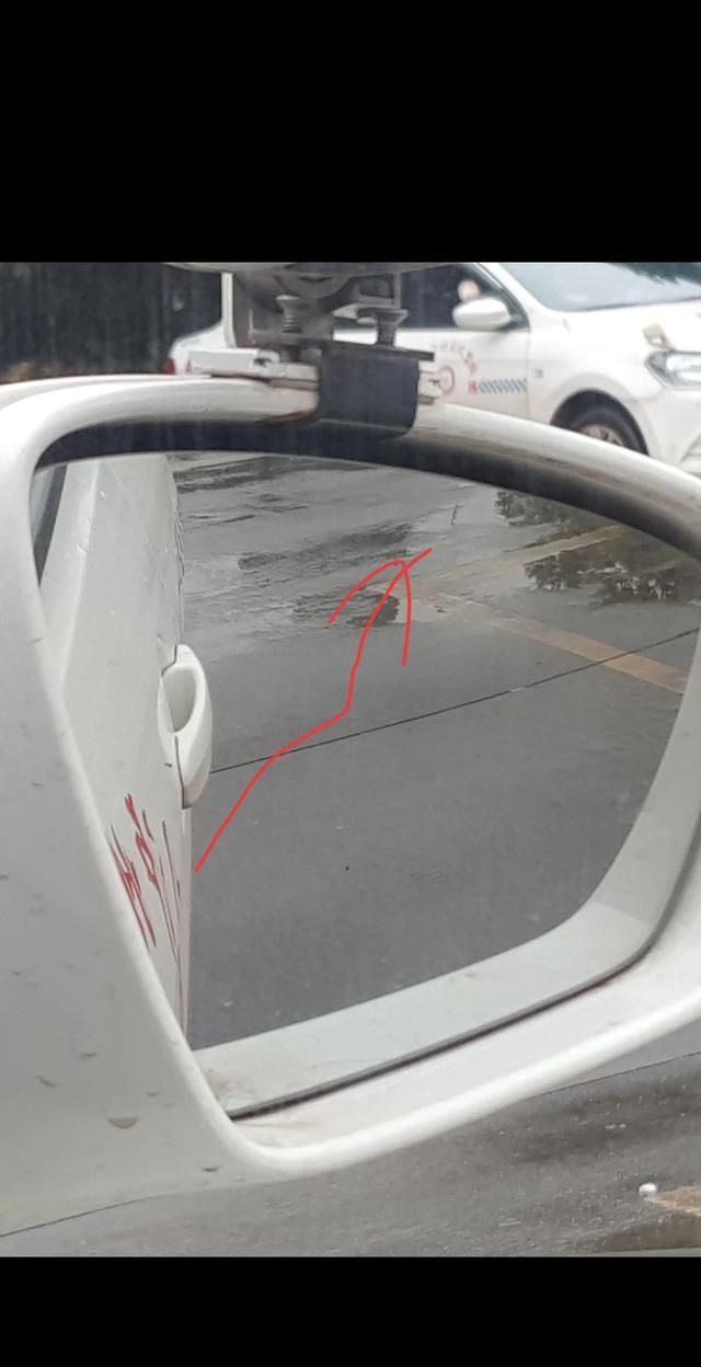 科目2倒车入库技巧,科目二倒车入库总是斜插库怎么分?图3