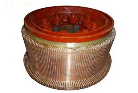 直流电机里的换向器在发电机和电动机中各起什么作用?