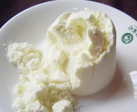 奶粉发潮了，颜色变得有点暗还可以再用吗