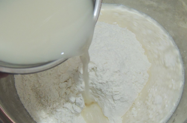 糯米粉怎么和面,糯米粉怎么和面不裂图1