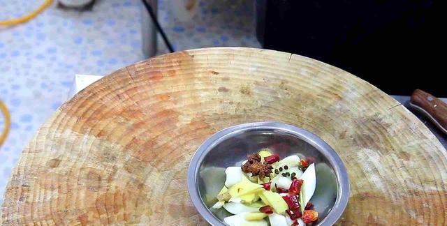 红烧鲤鱼怎么做法,红烧鲤鱼怎么做?图3