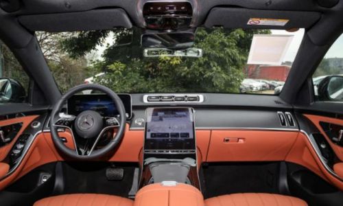 全新奔驰s级2023款最新消息(全新奔驰S级夜晚驾驶,内饰氛围效果太漂亮了!)-第2张图片-