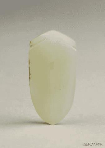 带玉蝉吊坠什么意思（女人戴玉蝉吊坠好吗）