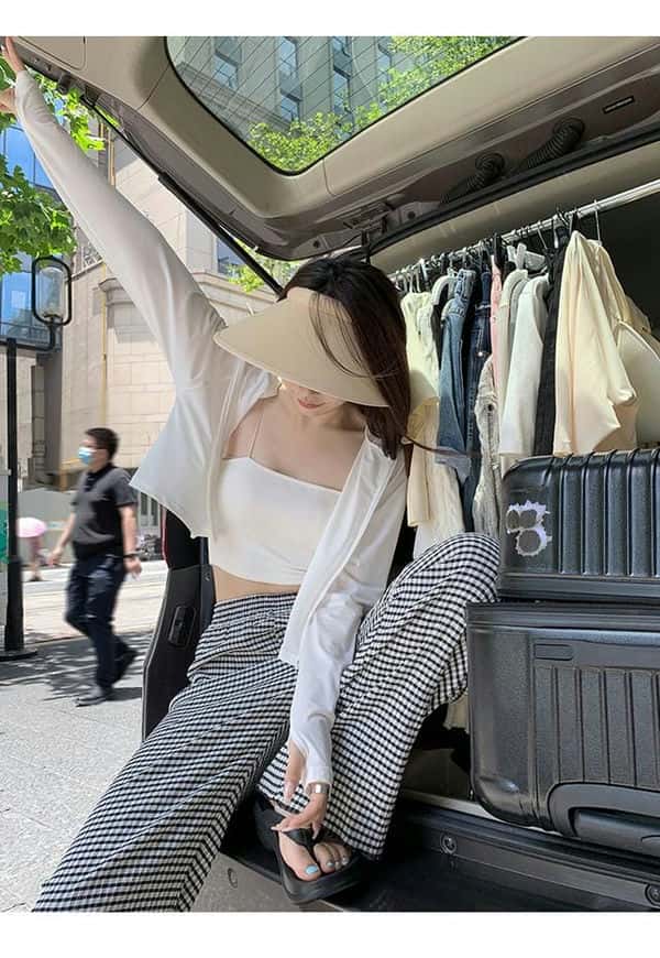 黑白格子裤搭配什么颜色的上衣-（格子裤配什么衣服好看）