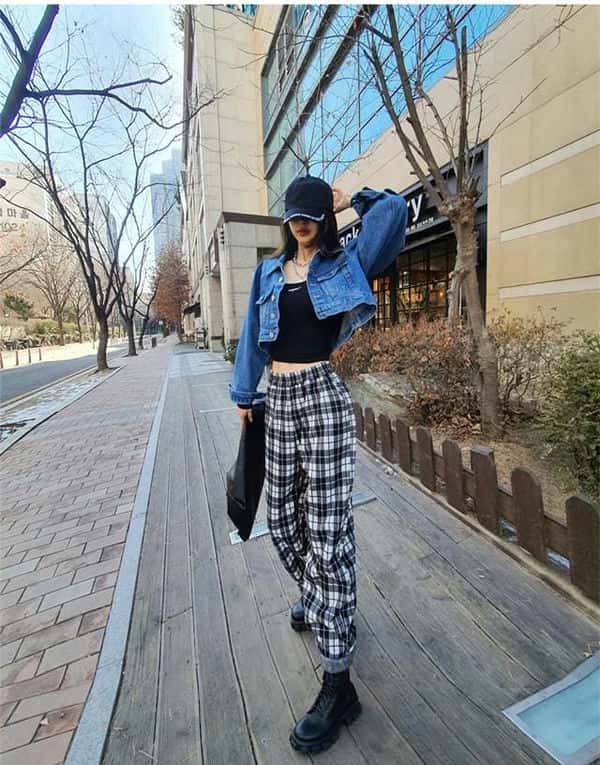 黑白格子裤搭配什么颜色的上衣-（格子裤配什么衣服好看）