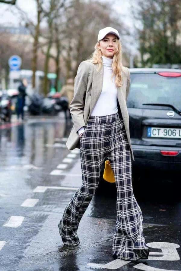 黑白格子裤搭配什么颜色的上衣-（格子裤配什么衣服好看）