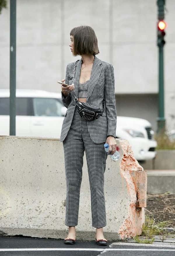 黑白格子裤搭配什么颜色的上衣-（格子裤配什么衣服好看）