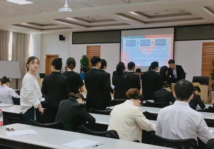 银行柜员该不该辞职（银行柜员千万别辞职的原因）