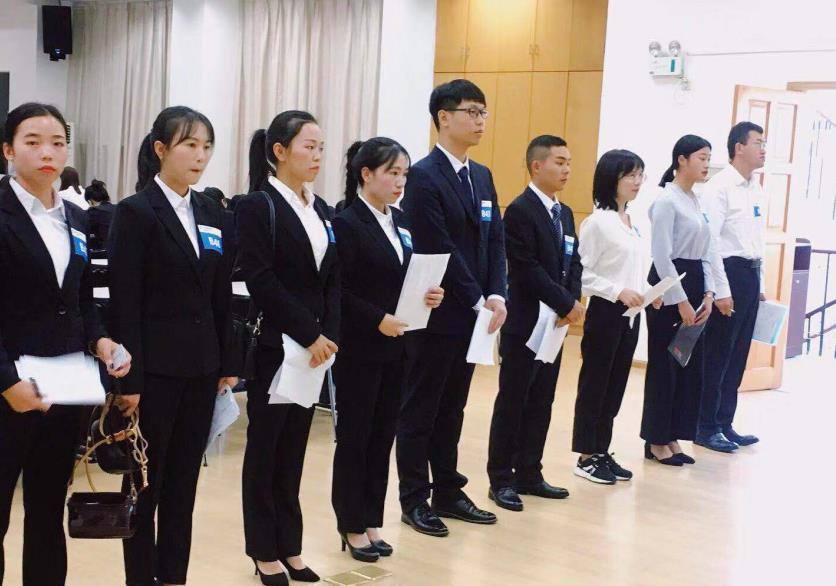 银行柜员该不该辞职（银行柜员千万别辞职的原因）