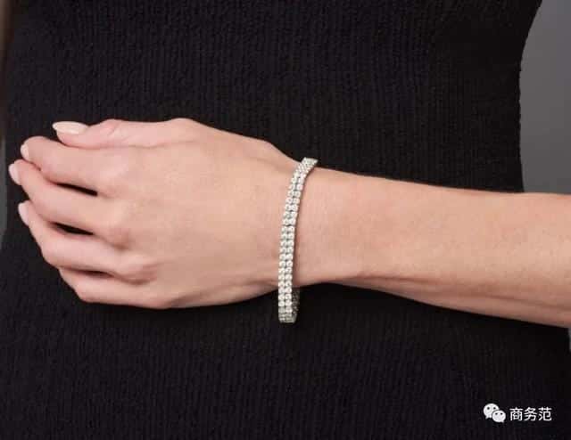 梵克雅宝 四叶草项链 手链(梵克雅宝四叶草手链)