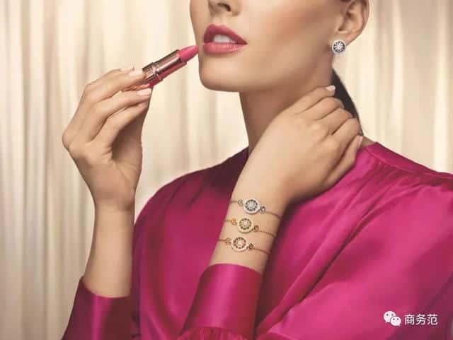 梵克雅宝 四叶草项链 手链(梵克雅宝四叶草手链)