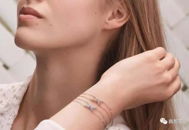 梵克雅宝 四叶草项链 手链(梵克雅宝四叶草手链)