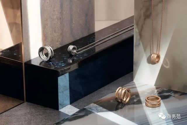 梵克雅宝 四叶草项链 手链(梵克雅宝四叶草手链)