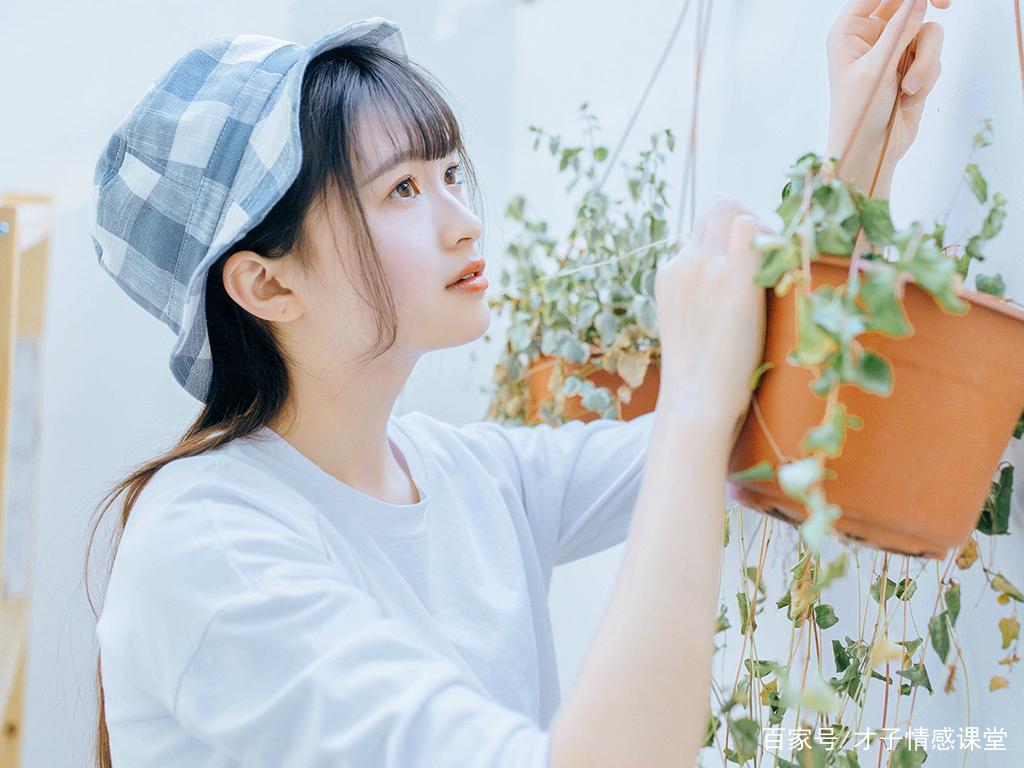 异地恋情侣之间没有话题聊怎么办(异地恋没有话题聊了怎么办)