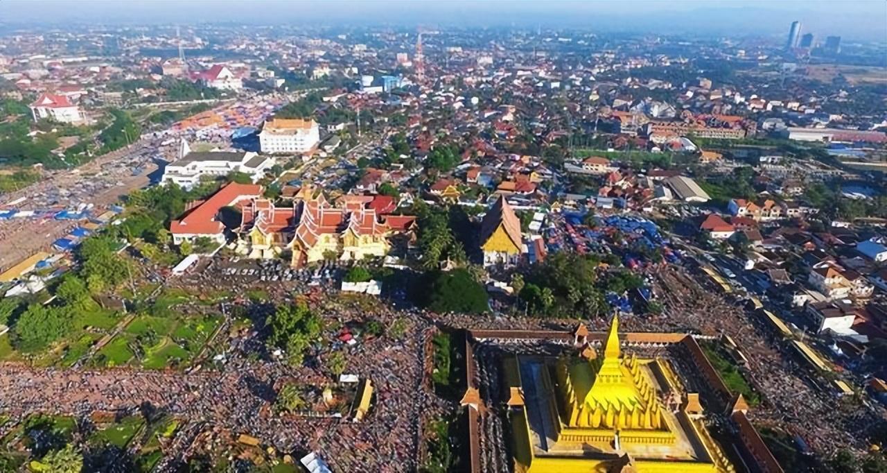 老挝首都为什么离泰国那么近（老挝有多大面积）