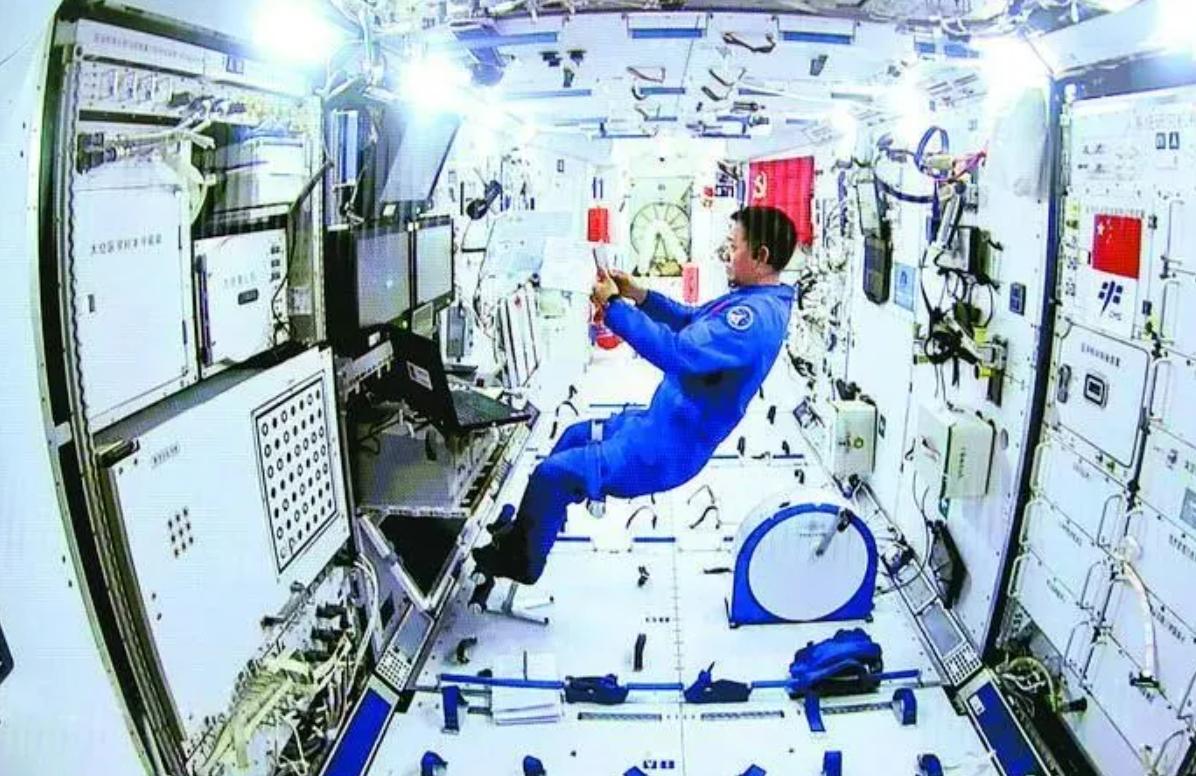 中国首位进入太空的女航天员叫什么（第一位女航天员）(图14)