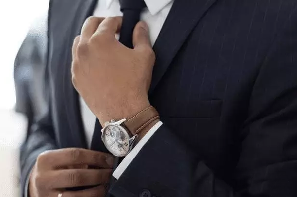 机械表和石英表哪个好(机械表和石英表有什么区别)