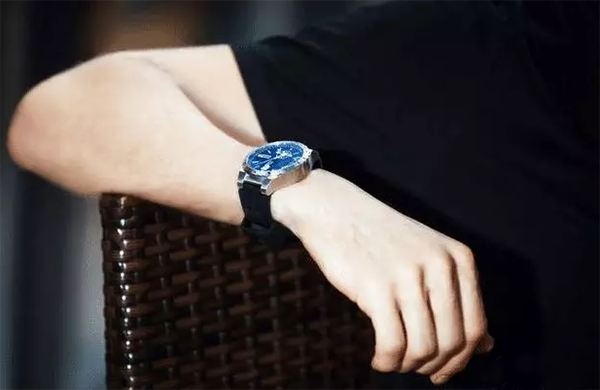 机械表和石英表哪个好(机械表和石英表有什么区别)