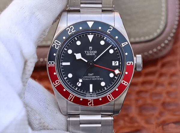 机械表和石英表哪个好(机械表和石英表有什么区别)