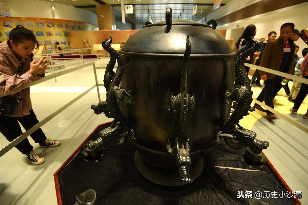 地动仪的介绍(地动仪是谁发明的呢)