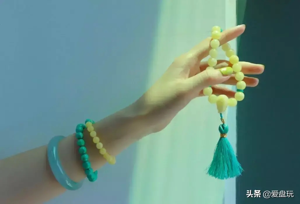 戴手串有什么讲究和好处(戴手串是左手还是右手)