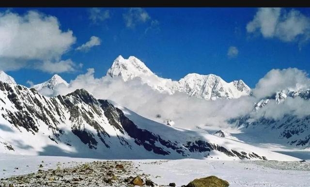 帕米尔高原具体位置在哪里，中国最西端领土帕米尔高原