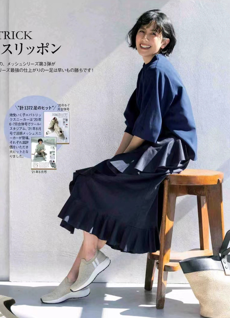 藏蓝色衣服如何搭配（藏蓝色搭配什么颜色好看）