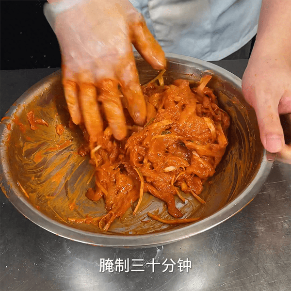 里脊肉是鸡肉吗(路边摊的饼夹里脊肉是啥肉)