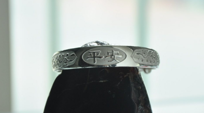 佩戴银饰品对身体有什么好处(银饰品对身体的六大功效)