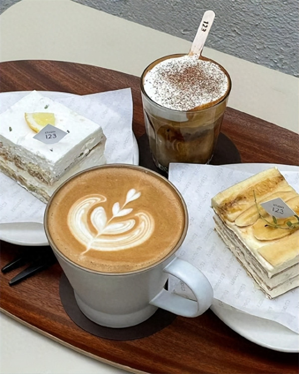 白咖啡是甜的还是苦的(白咖啡与普通咖啡有什么不同)