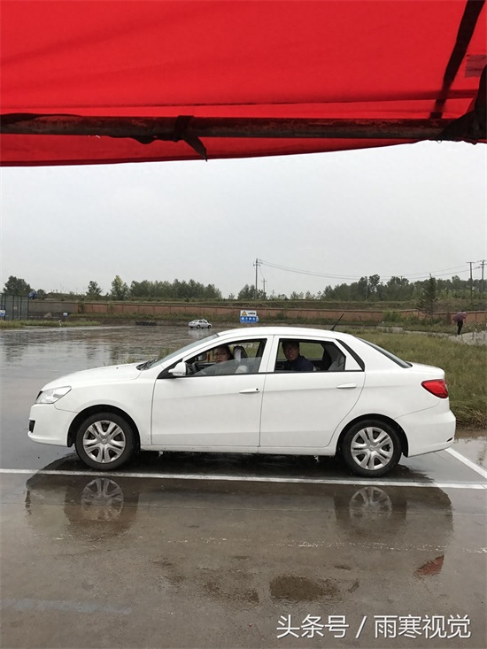 考试前有人吃镇静药缓解紧张情绪，科目二过了签字的时候手在抖！