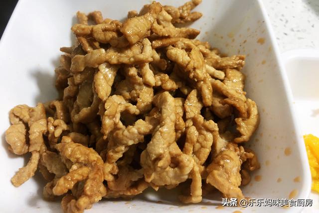 春饼配什么菜好吃又简单（吃春饼少不了这炒合菜）(25)