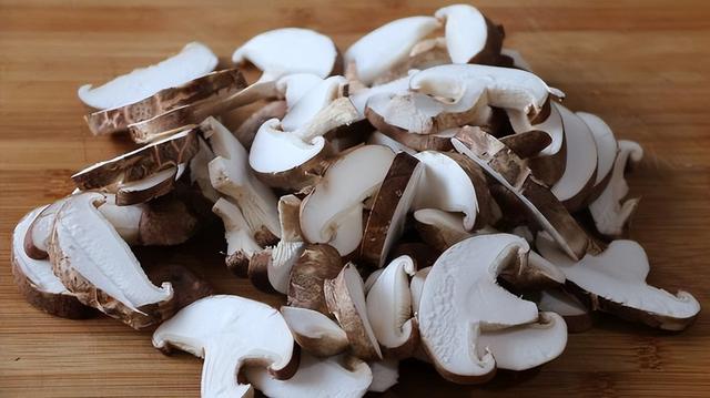 春季家常菜谱大全100款(建议多吃这5样家常菜)(6)