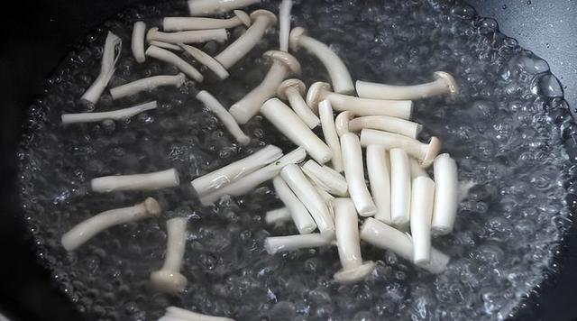 春季家常菜谱大全100款(建议多吃这5样家常菜)(14)