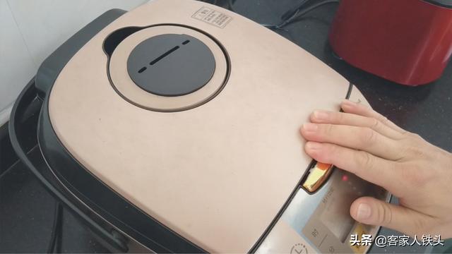 电饭锅懒人菜谱大全家常(电饭锅做菜也能赛过大厨)(1)