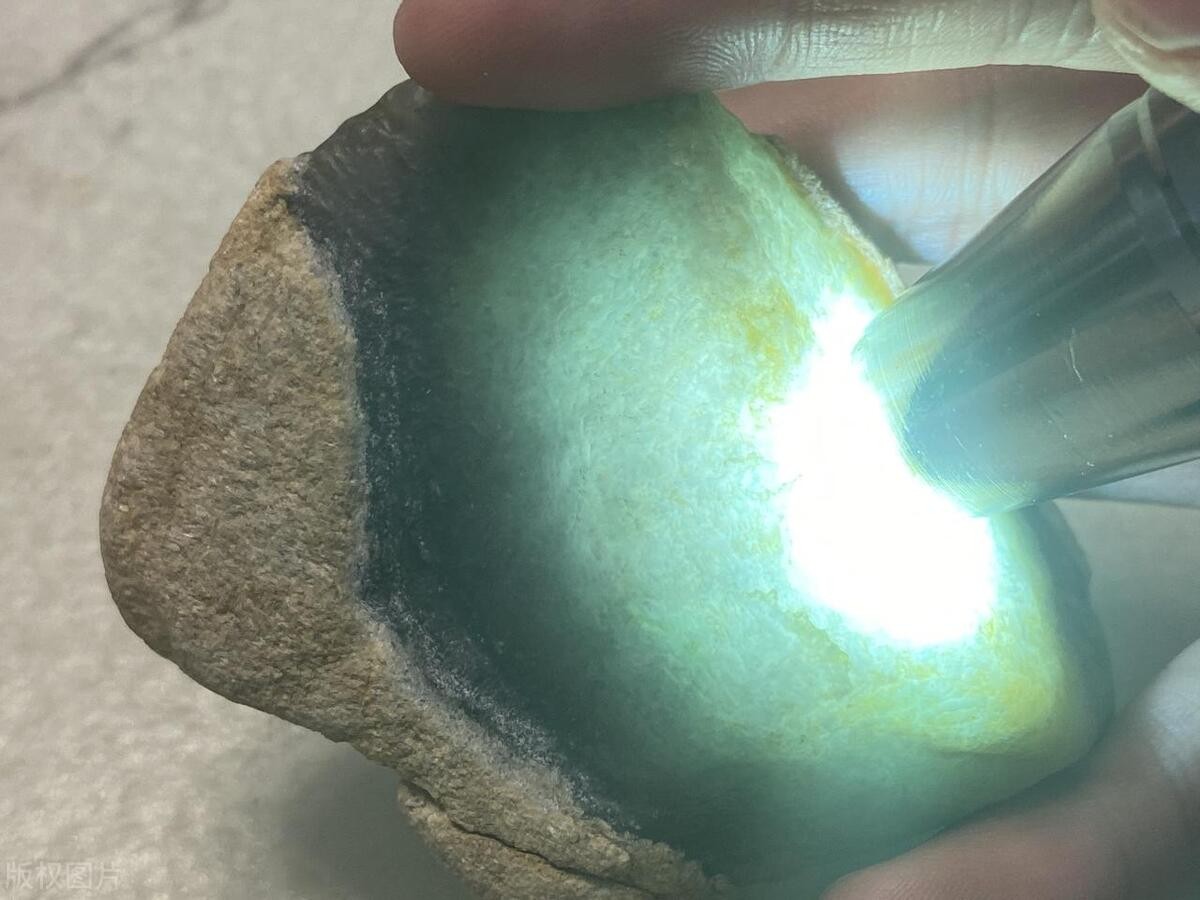 去哪买翡翠原石 购买翡翠原石应该去哪里购买？