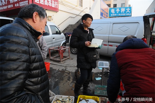 青岛早市  新鲜海货不多 养殖鸦片鱼18一斤 纯海捕野味还需等半月