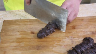 ​家庭泡发干海参的正确方法 葱烧海参的做法